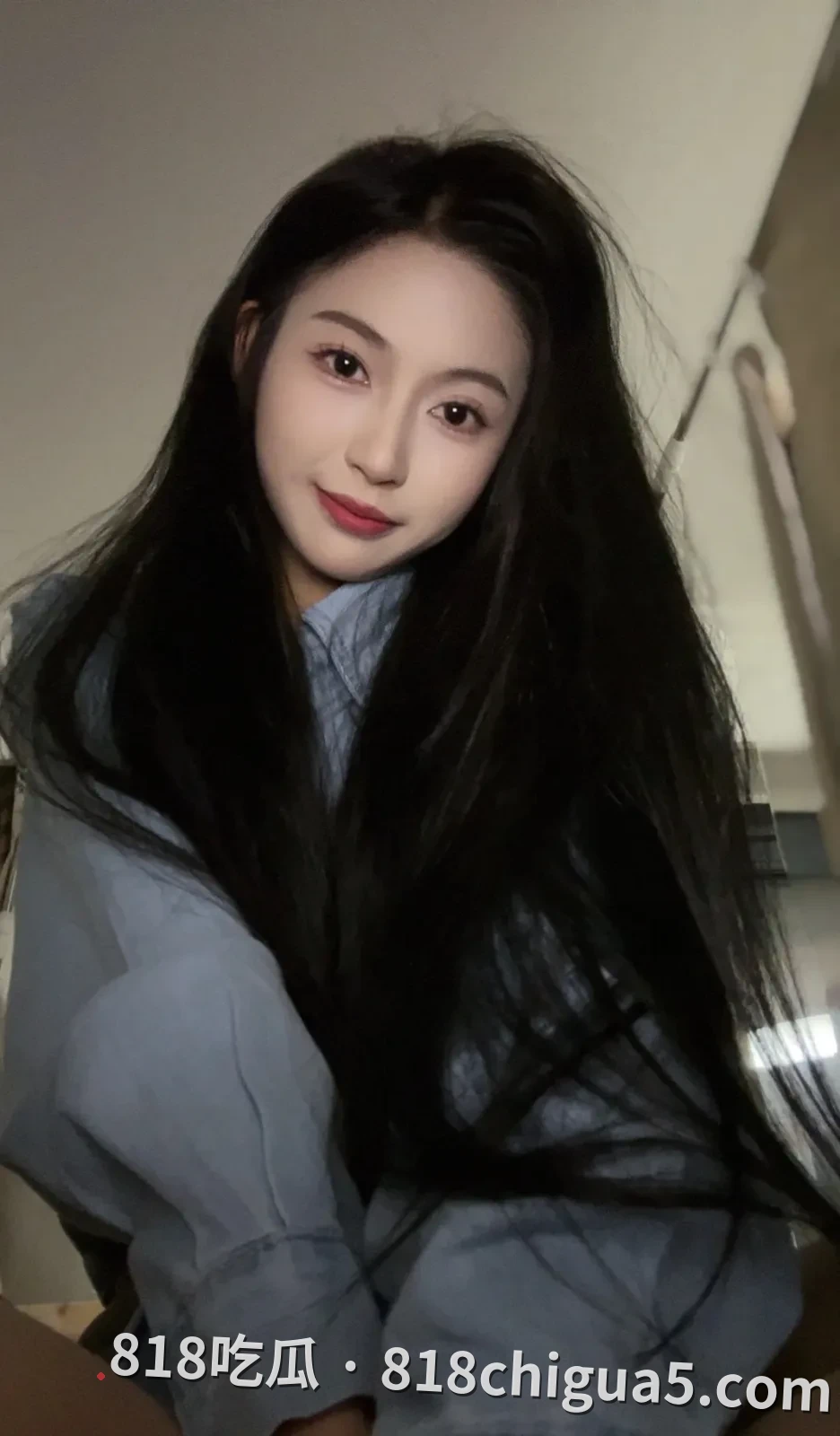 江苏极品舞蹈生杨紫涵居家自慰男友在旁打飞机视频!黑丝高跟鞋大长腿反差十足,女上位骑乘猛操粉嫩骚穴,淫叫声回荡整个房间。