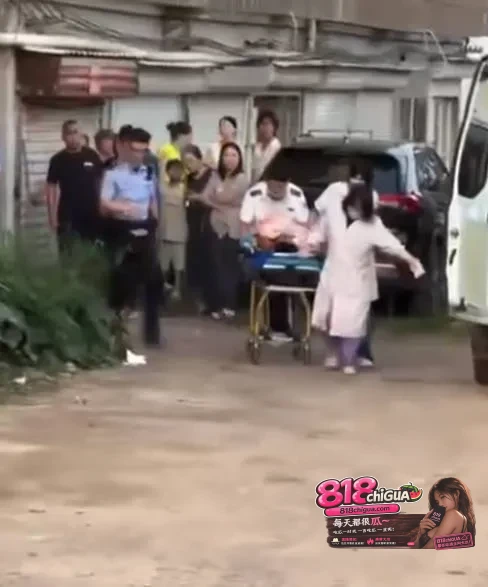 徐州铜山区大许镇突发砍人事件!极兔快递员工持刀伤人看上多人,现场一度混乱引发网友讨论。