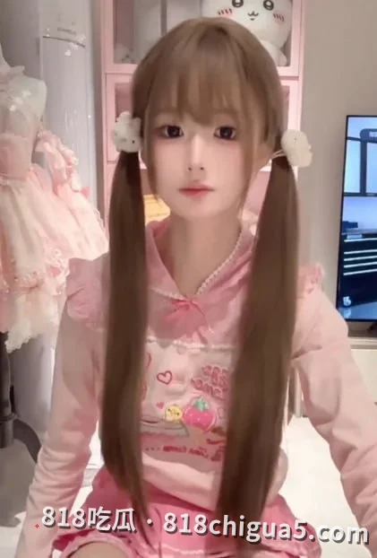 推特福利姬 双马尾萝莉 季雨 粉色服装揉奶诱惑 白虎自慰娇喘不断 甜美外表藏不住的欲望太冲了