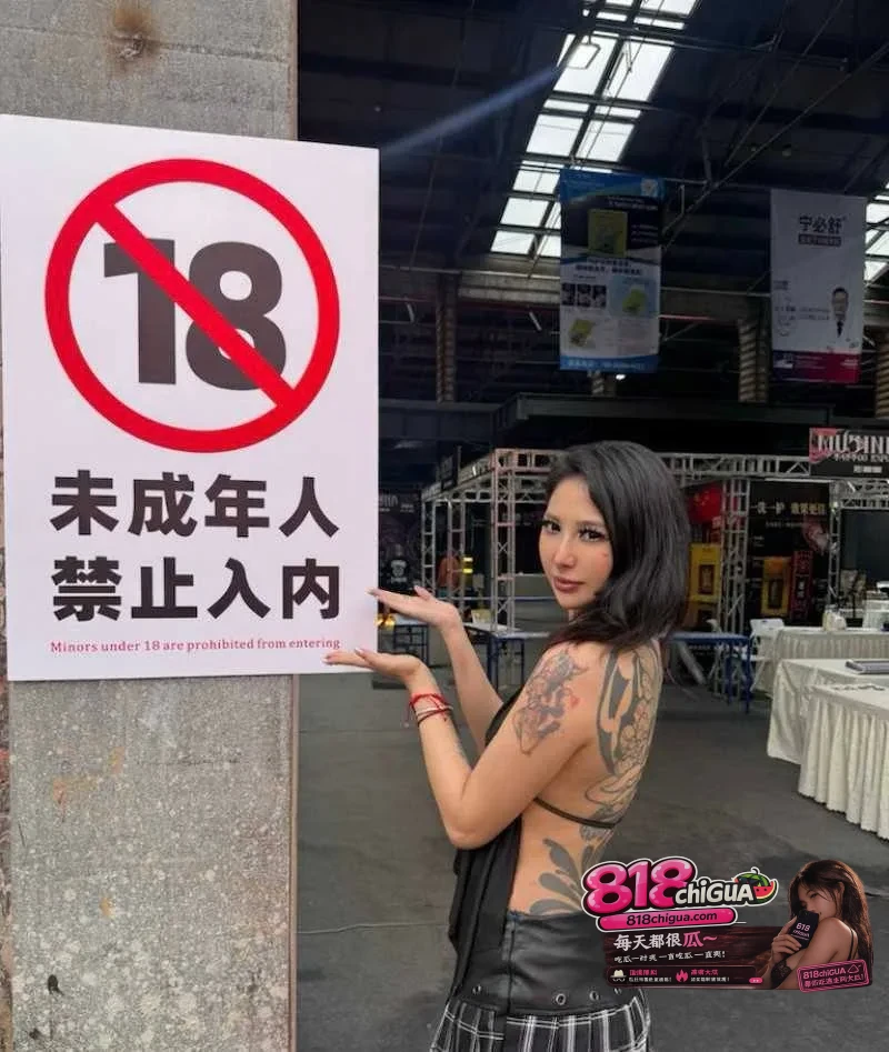 山东第六届国际纹身展小姐姐大尺度露奶露逼现场现场荷尔蒙直接爆棚