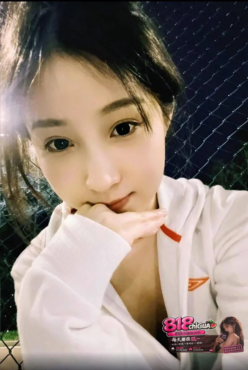 哈尔滨极品女神小小酥与男友不雅自拍视频全网曝光!露脸实拍口交吃鸡,女上位坐骑扭腰榨干男友精液!