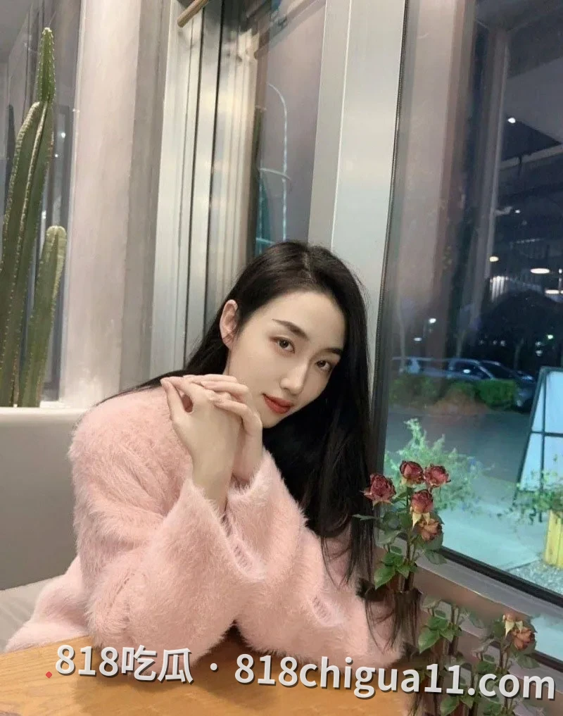 东营英语女教师李汶芯性爱视频泄密!未能偿还2万元债务,被迫自拍挨操画面暴露于网络,曾经优雅的美人沦落成供人玩乐的骑乘玩具。