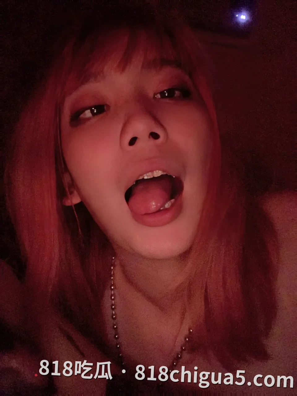 台湾约炮达人与亚裔红发御姐性爱视频泄密!齐刘海女神级容貌,深喉吞吐技术一流,在床上按着她抽插到内射。