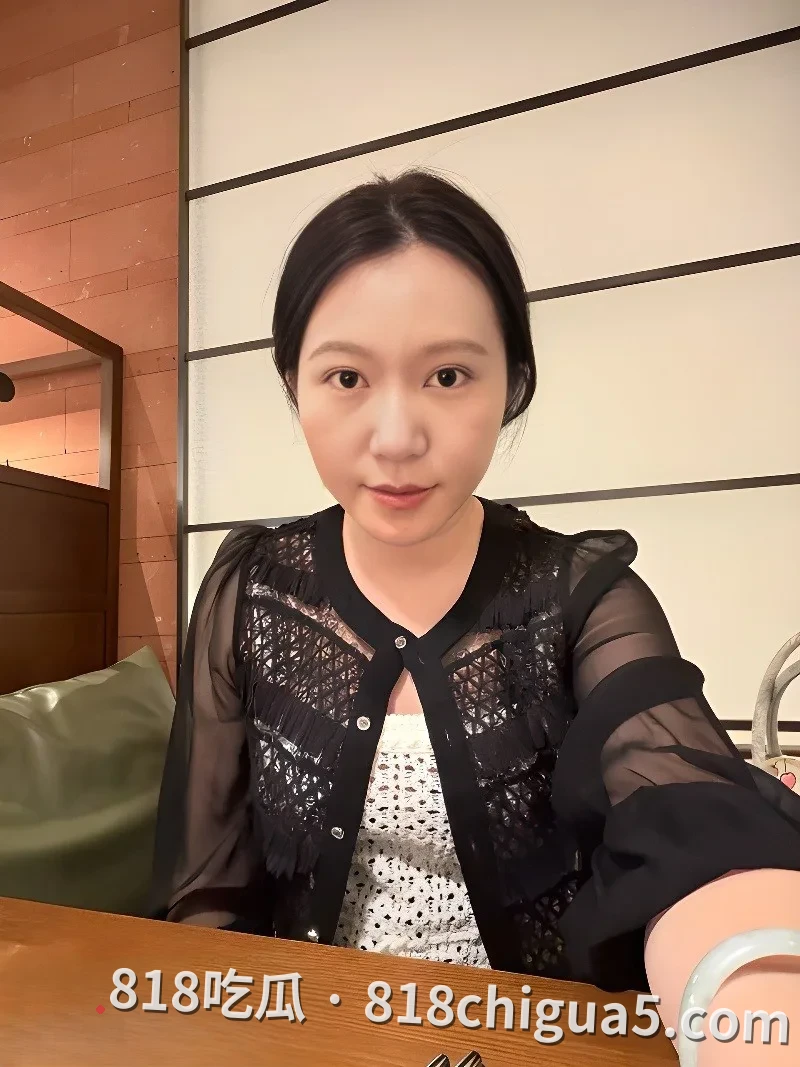 只要大哥钱到位 清纯秒变骚母狗 抖音网红小心很甜与大哥视频裸聊自慰诱惑至极