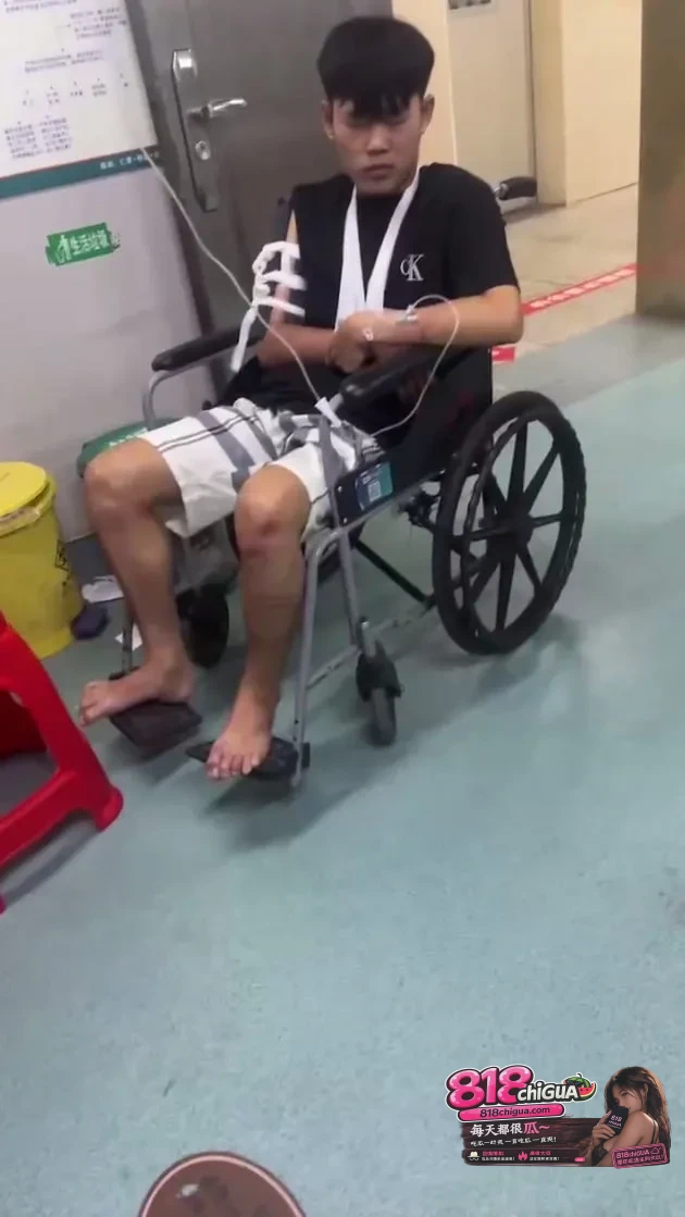 帅不过三秒!容县精神小伙飙车130码,当场把车干报废!
