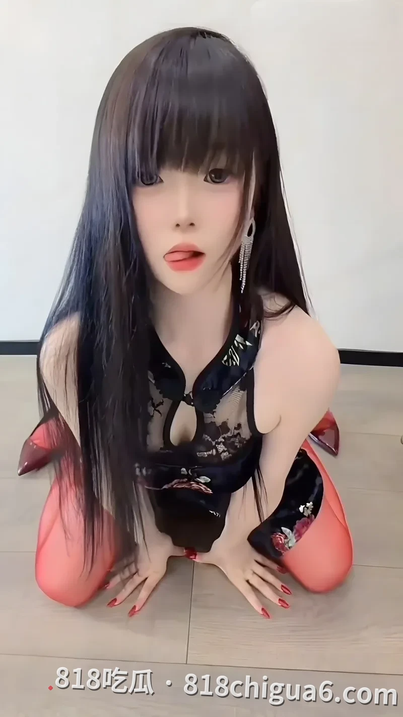 抖音网红呆呆妹直播骚舞 开档红色丝袜配合高跟鞋简直就是勾引男人欲望的最好利器