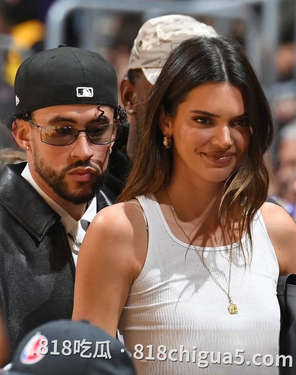 美国巨星Bad Bunny睡粉黑料全曝光!前女友肯豆Kendall Jenner每周索要50万美金封口费,分手剧本彻底撕烂,性爱视频流出引爆全网!