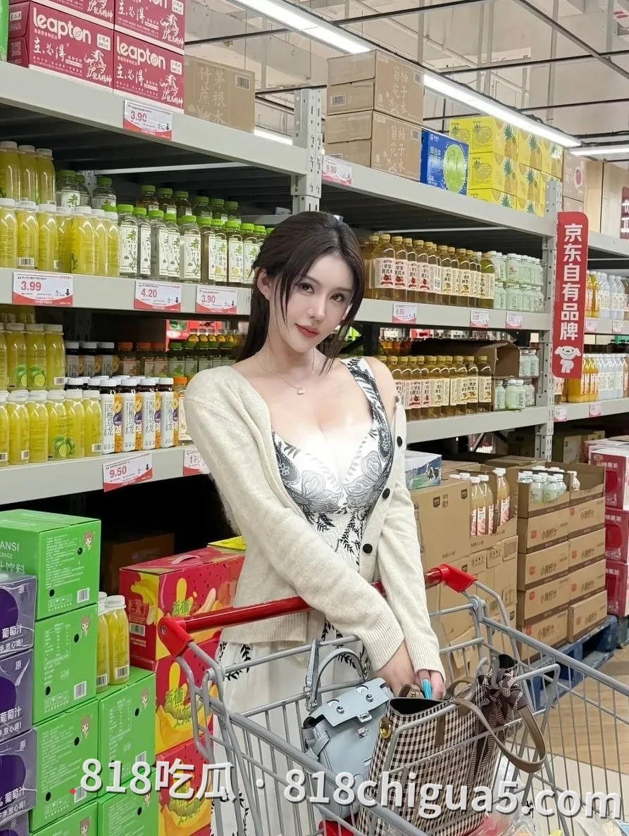 抖音百万粉丝顶美网红反差女付费自慰视频泄密!情趣黑丝高跟鞋裸体露出,M腿姿势自慰到喷水,高潮表情近距离特写。