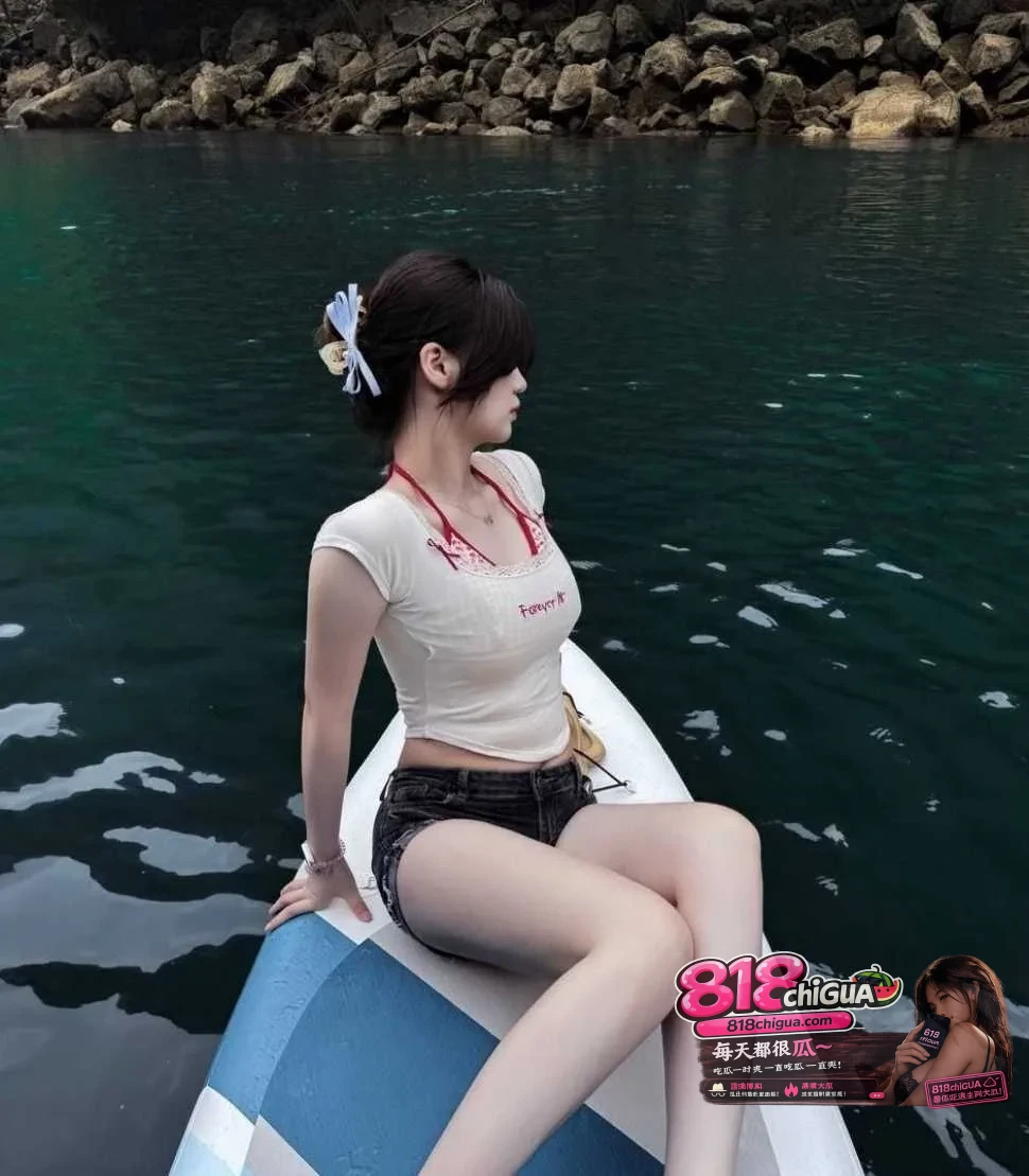 广东顺德新婚少妇【陆欣语】趁老公出差勾引隔壁老王!换装黑丝被多体位爆操,母狗属性彻底暴露!