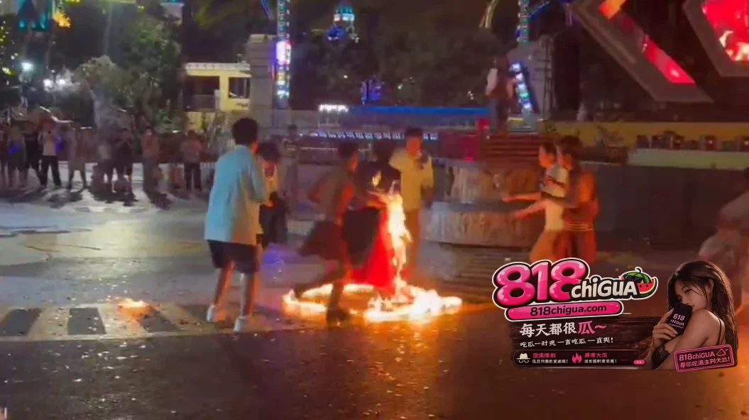 江苏徐州乐园演出突发惨剧女演员裙摆起火瞬间成火球观众惊慌逃离景区叫停节目