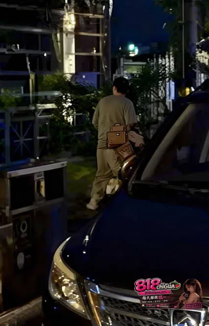 干柴烈火情难自控!惠州水东街小情侣色胆包天,大庭广众公然做爱,路人围观起哄刷新认知!