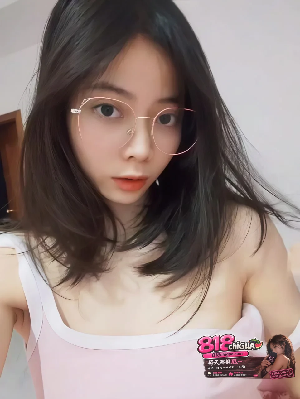 都说10个眼镜9个骚原来是真的！清纯脸白嫩眼镜妹【王安妮】与男友性爱自拍视频曝光！全程露脸吃鸡骑乘，花样百出！