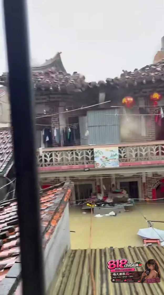突发暴雨！莆田西洙洪水漫灌老房，高龄老人受困，救援力量正火速集结