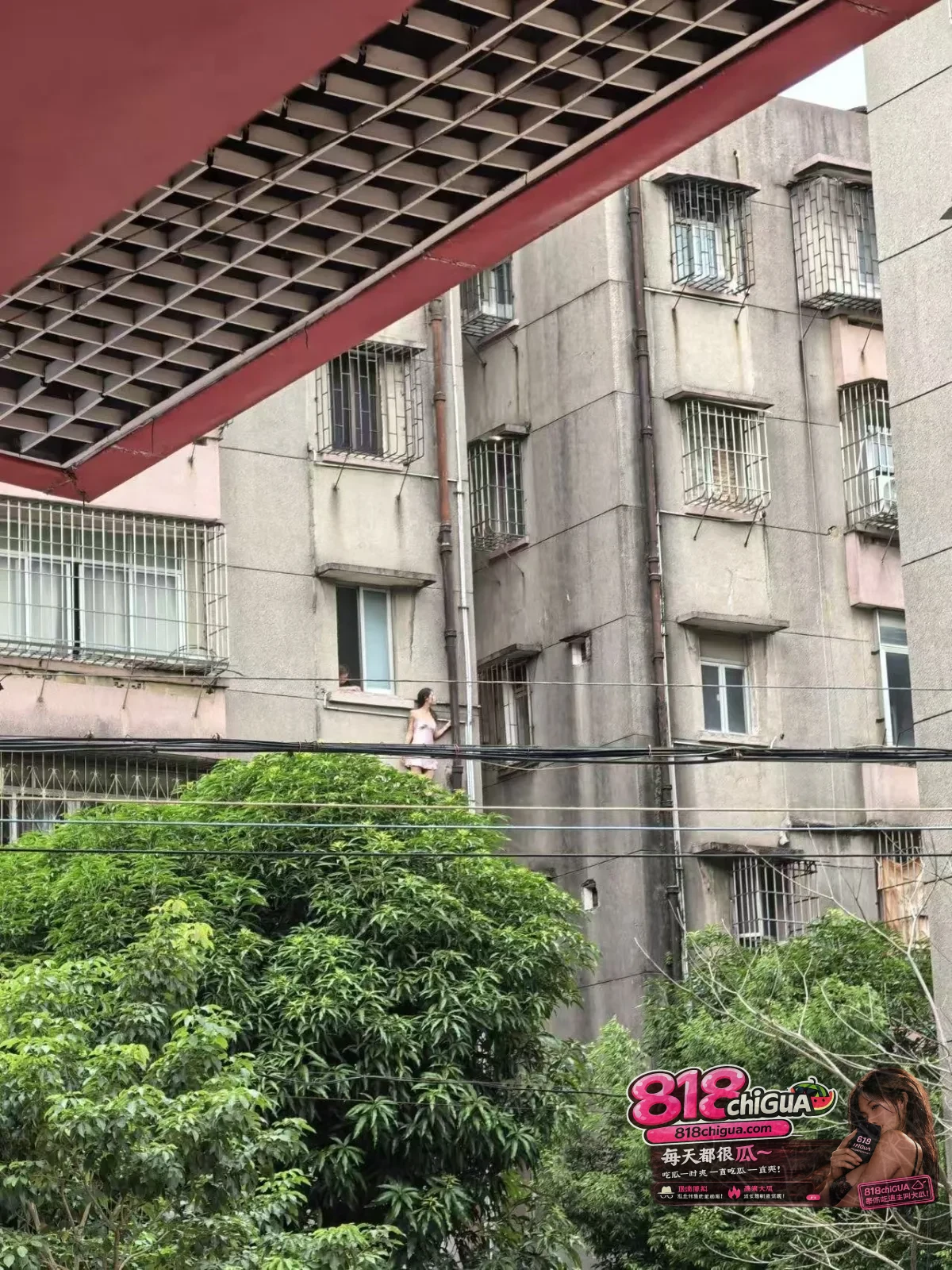 八卦调侃终究是茶余饭后的谈资，但回归现实，家庭的忠诚与个人的安全才是不可触碰的底线。