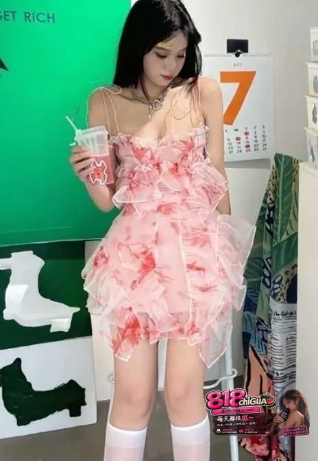 高颜值网绝美尤物zoe性爱私拍全裸激战指奸肛穴同时绽露脸啪啪无套中出怼拍特写堪比AV!