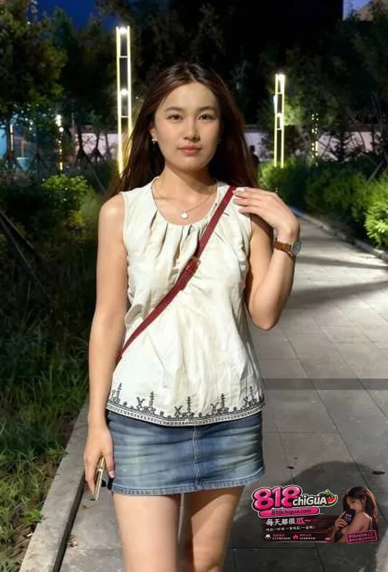 内蒙古准格尔旗张睿月师范学院音乐系毕业身穿兔耳渔网袜手指按穴自摸太敢拍煤矿调度室上班表面正经 私底下反差又骚