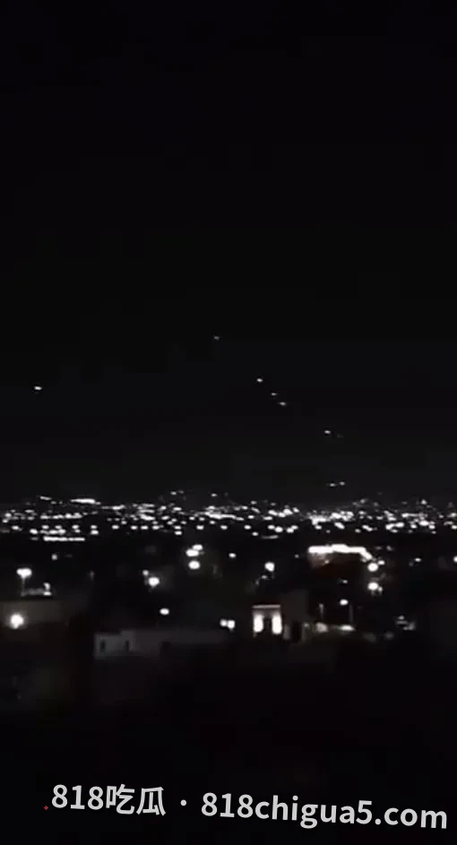 夜空亮如白昼！伊朗大举围剿驻约旦美军基地，防空系统火力全开迎饱和打击
