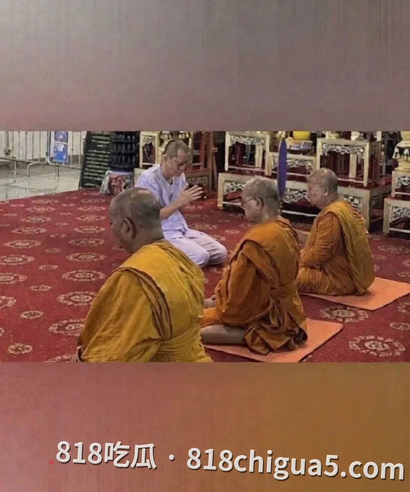 泰国大城府普泰萨旺寺住持阿赞初偷吃女信徒视频被扒 当街让母狗跪舔大鸡巴 吸到精液横流嘴角