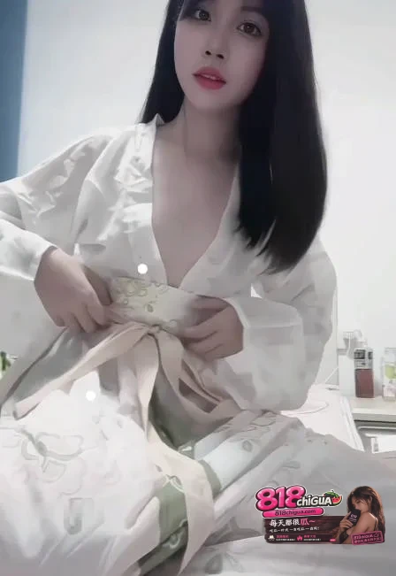 真爱生命远离渣男!大一新生学妹【张心琪】被渣男学长曝光不雅视频,网调露出自慰粉嫩骚穴,与往日清纯形象形成强烈反差!