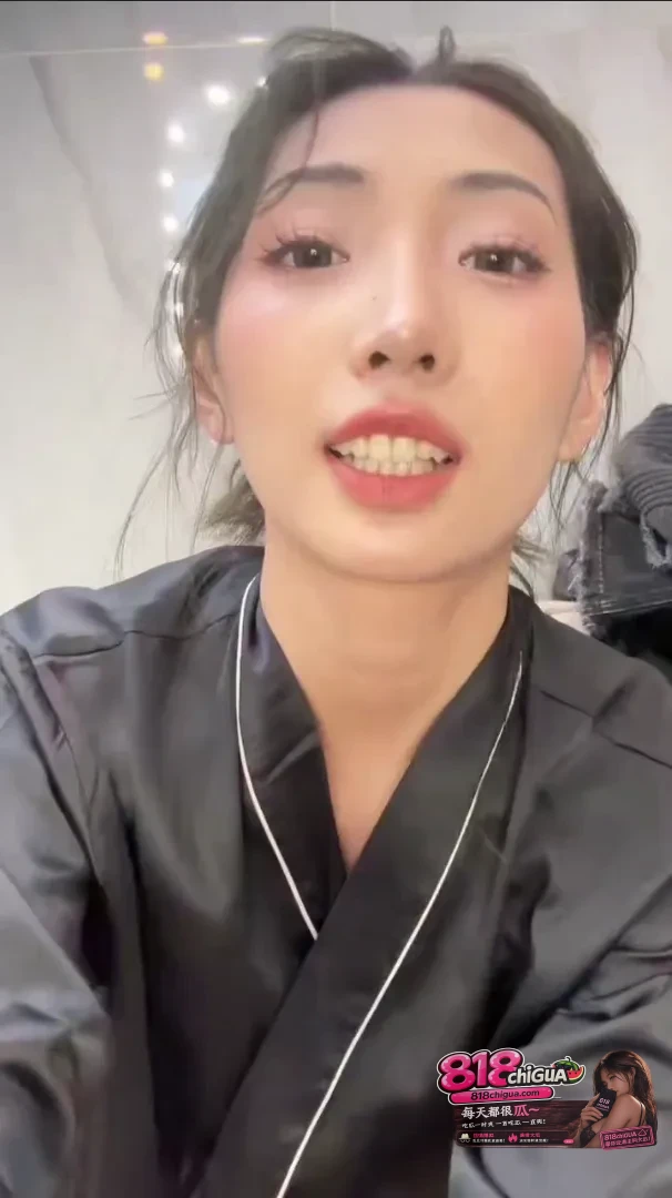 云南昆明高颜值人妻李佳纯乖乖女反差淫荡母狗黑丝足交被炮友狠狠调教