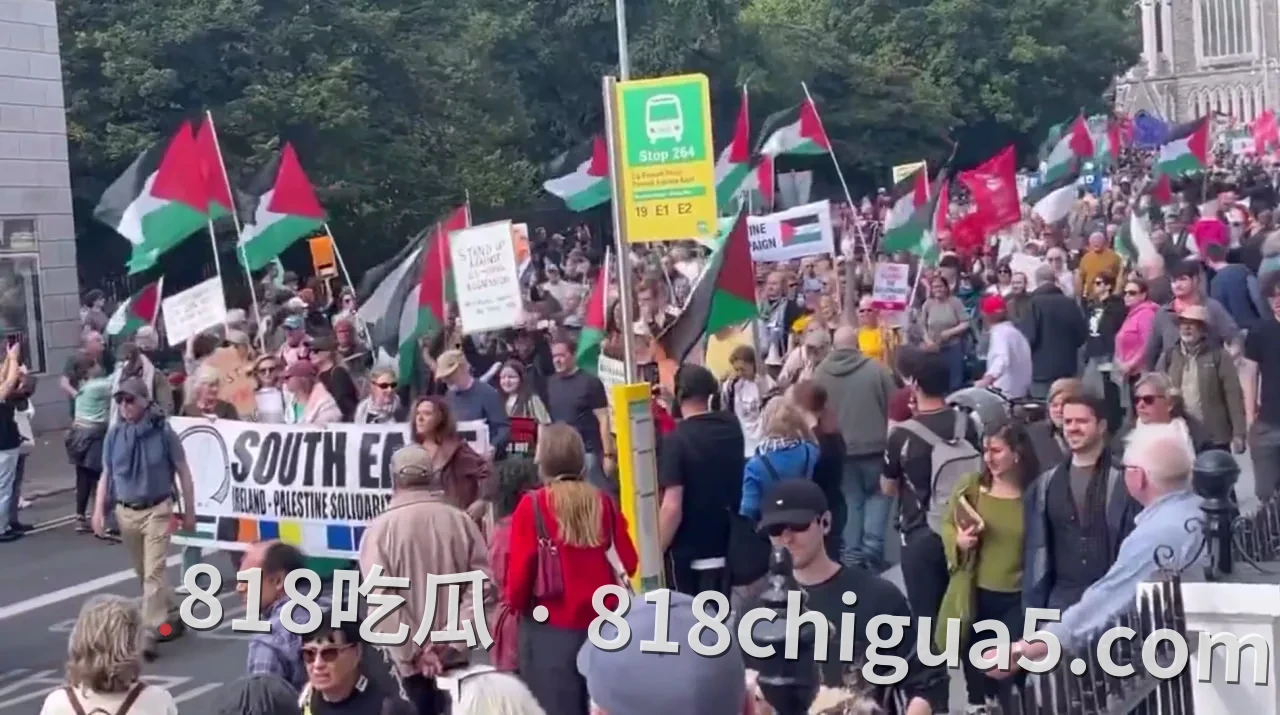 都柏林爆发大规模抗议:成千上万人街头高举标语,谴责特朗普“访问”并指向埃普斯坦与内塔尼亚胡——爱尔兰成千上万民众拒绝特朗普访客的“全球敌人”形象