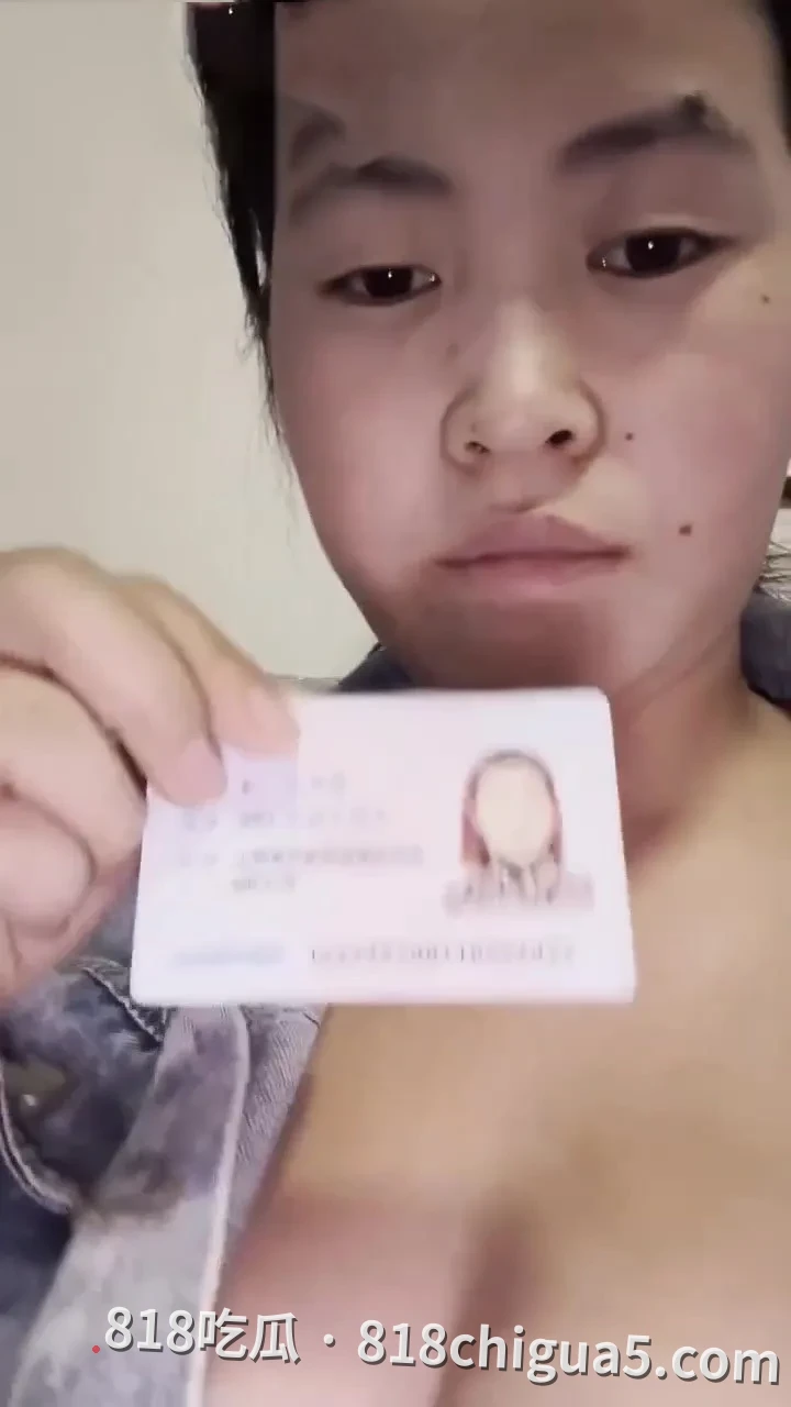 肉感十足的少妇对镜拍摄极具反差 山西大学母狗贾子艳裸贷逾期惨重债主曝光私密视频 胸前大吊钟看得让人心醉