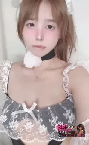 抖音精盆小母狗八酱早期黑料视频 直播骚舞扭到发情露奶抖臀身姿火辣反差拉满直接看射!