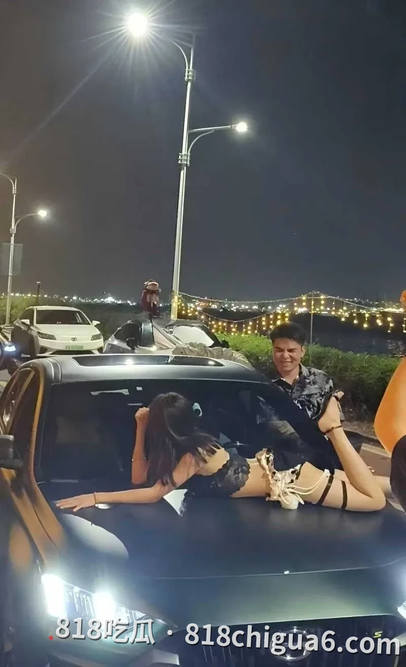 广东肇庆传祺车友会 为了求包养当街骚舞 当众露出辣舞全场围观震碎三观