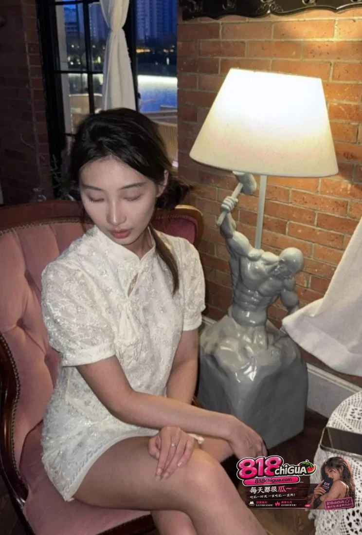 云南昆明高颜值人妻李佳纯乖乖女反差淫荡母狗黑丝足交被炮友狠狠调教