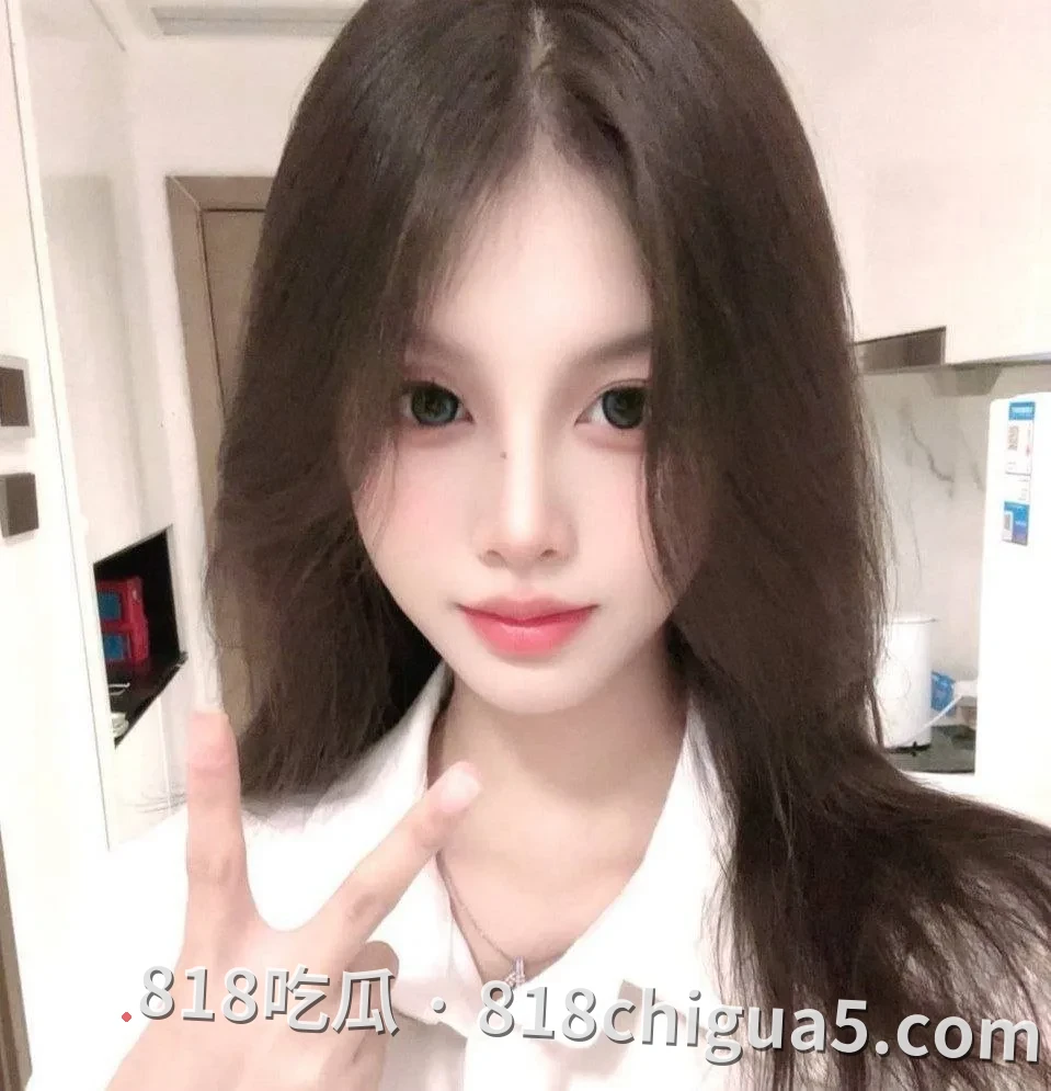 广西表妹白玥拿起手机边被操边自拍录制视频!主动女上位骑乘摇晃榨精 ,眼睛特别好看逼毛浓密大屌一插就出水。