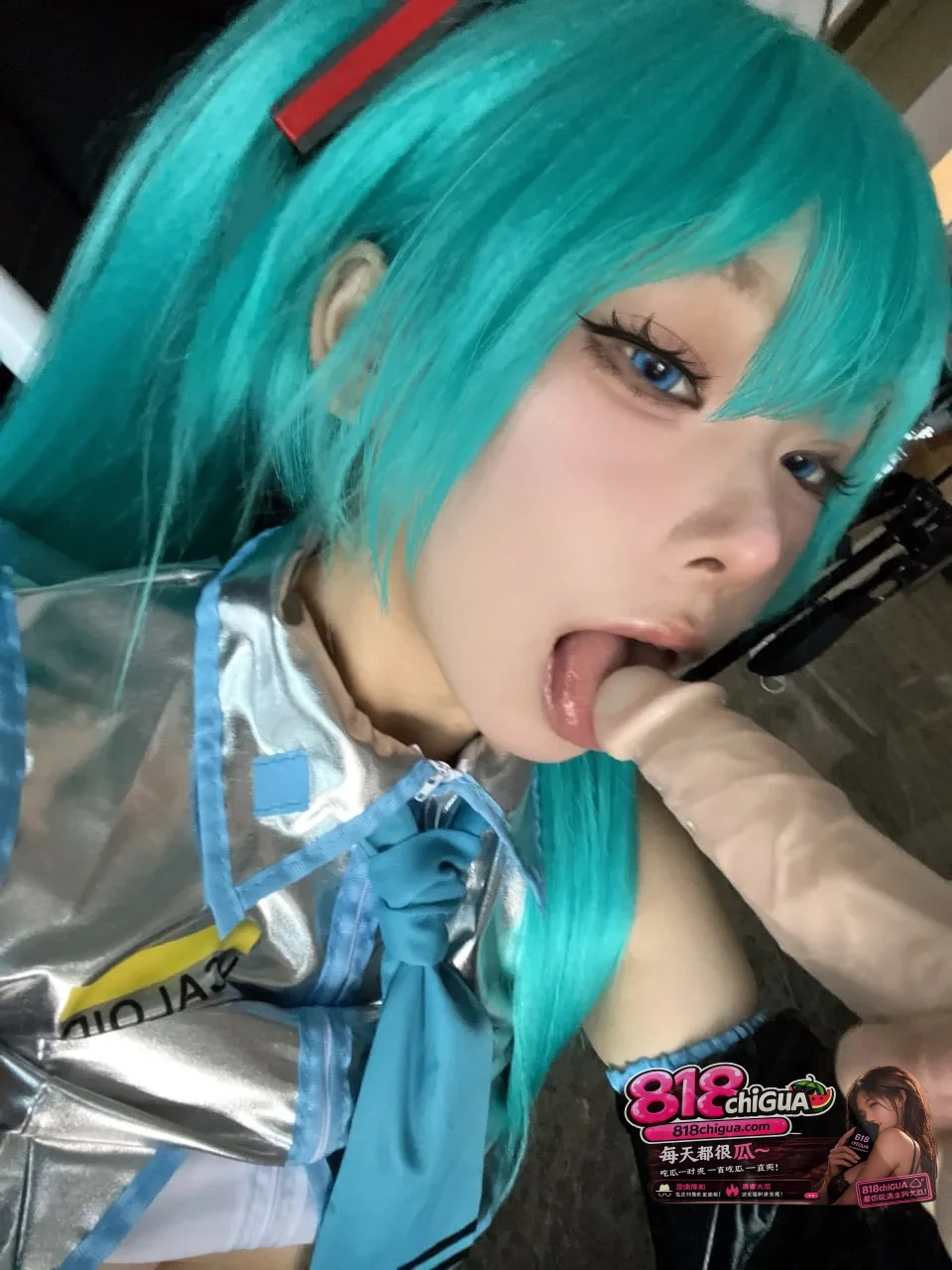 顶级白虎coser 悠宝三岁露脸福利真空短裙展示嫩穴假屌狂捅汁水四溅 高潮抖动如电击!