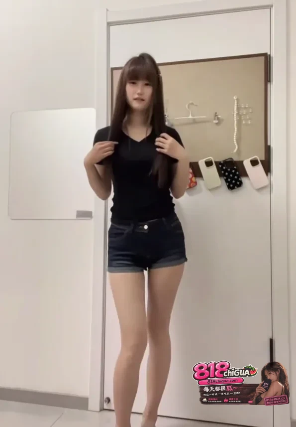 湖南衡阳精神小妹周泽云私底下却是网调大神的小母狗甜乖脸蛋配毛茸茸粉逼手指撑开细节拍得清晰可见