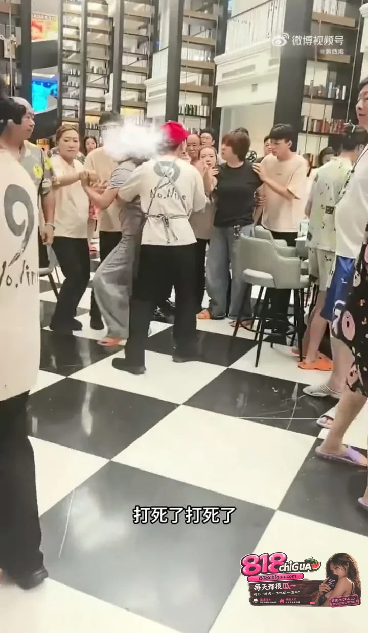 “他还是个孩子!”温泉店里因“拿东西”爆发大战,别用溺爱纵容毁了孩子的边界感