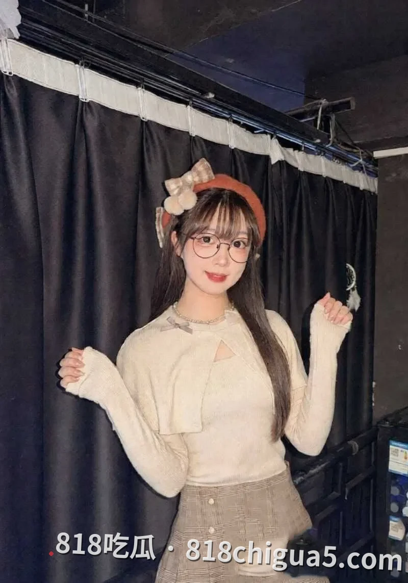 武汉协和医院副主任陈秘强迫女学生发生关系 偷拍与母狗在床上无套中出 浪荡的淫叫声低沉迷人 聊骚与性爱视频惨遭被扒