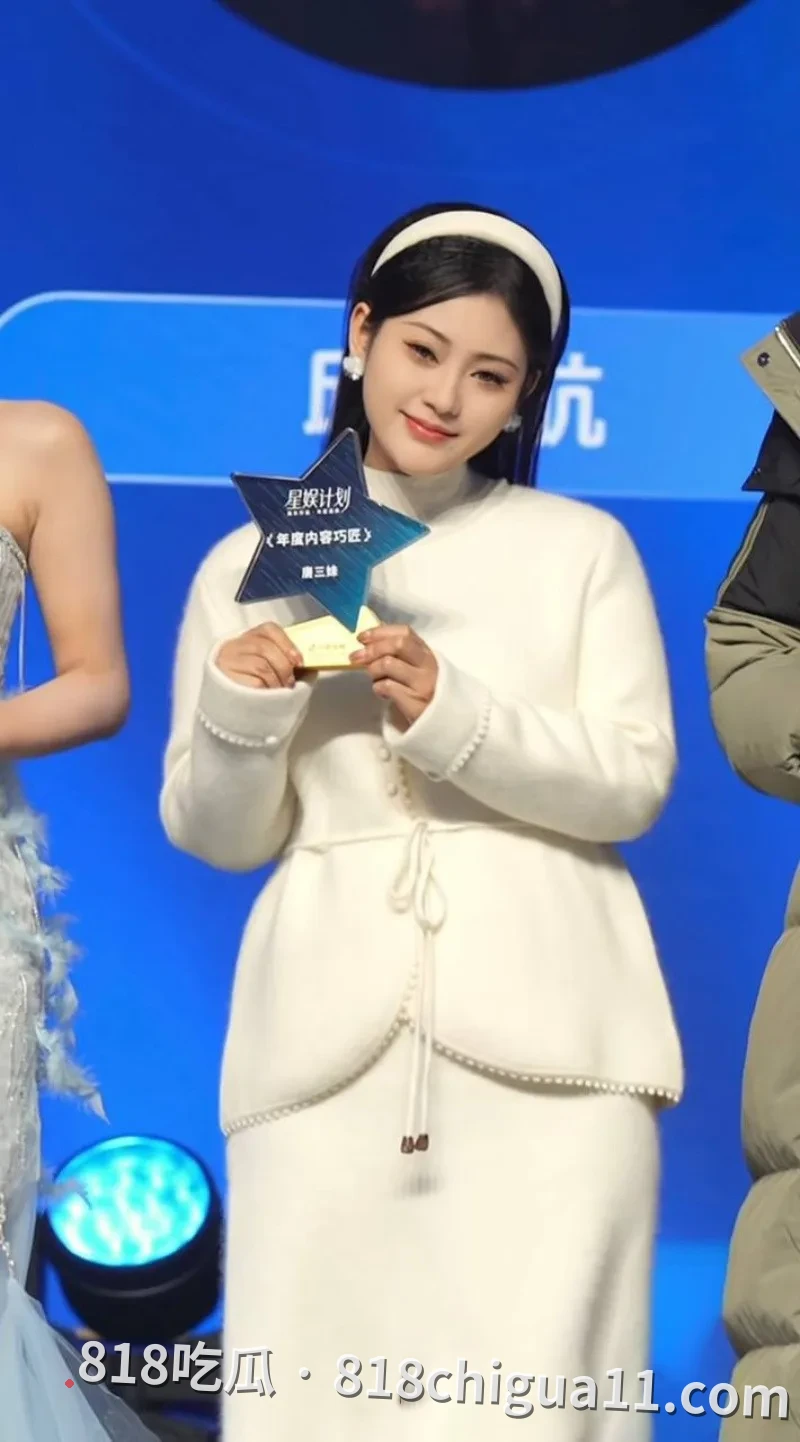 抖音百万网红唐三妹婚后出轨被曝光!原配离世后经常与情人地下恋情,还去KTV寻找男模满足自己,性爱视频惨遭扒出
