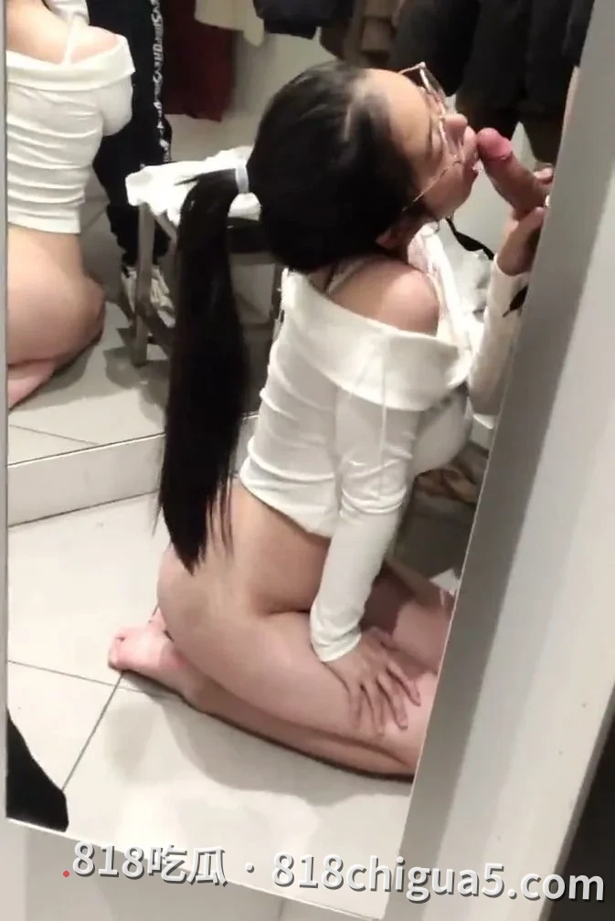 武汉反差女老师 彭恋雅 被前男友曝光私密照 口交吞精全记录流出 母狗属性大爆棚 骚到骨子里