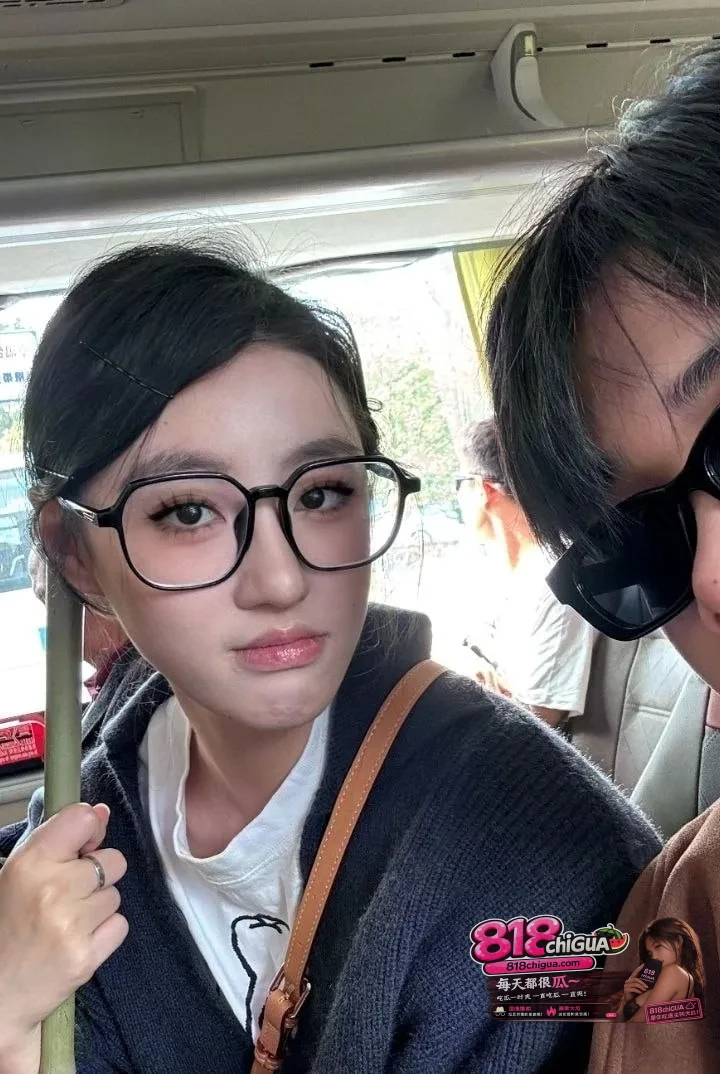 高颜值反差婊十个眼镜九个骚江西武功山赵艺欣反差骚浪紫色丁字裤情趣丝袜极致反差