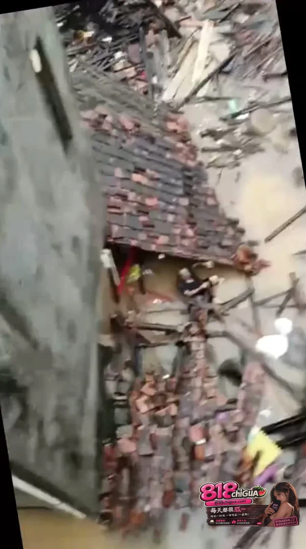 突发暴雨！莆田西洙洪水漫灌老房，高龄老人受困，救援力量正火速集结