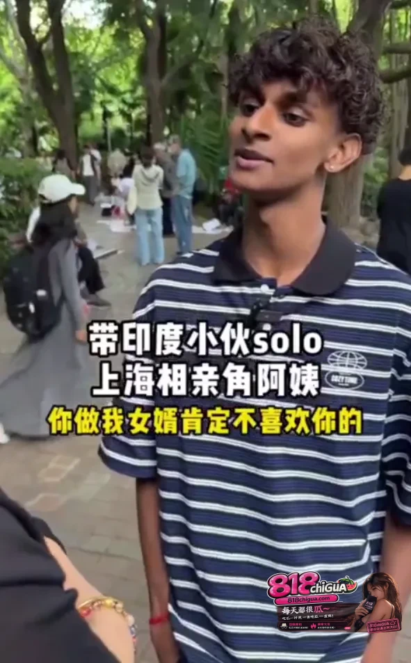 印度三哥来到上海相亲角相亲强调自己是印度高种姓可以给女方做咖喱牛肉。 结果被中国阿姨怼得一句话说不出!!
