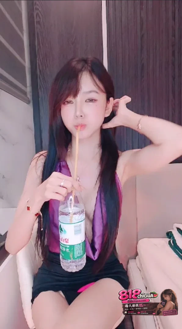 神颜顶级尤物超女主播模宝贝吃不下紫色情趣诱惑史上最粉嫩的白虎馒头逼美得让人看射了