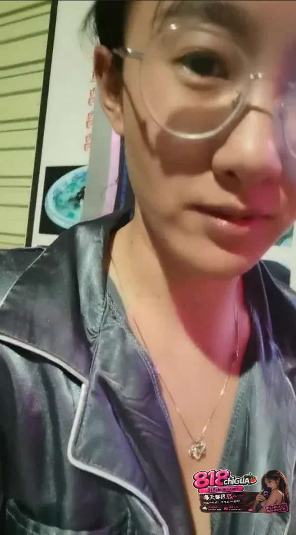 小学语文老女主播老师不是湿直播录屏办公室自慰反差爆棚跳蛋塞逼淫靡刺激