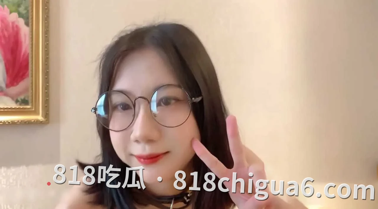 91大神百人斩jimmybiiig十月约炮极品眼睛嫩妹视频曝光!主动撅臀被手指抽插调教,口吸胸推大屌脸上表情非常享受,还主动被鸡吧无套调戏骚逼。