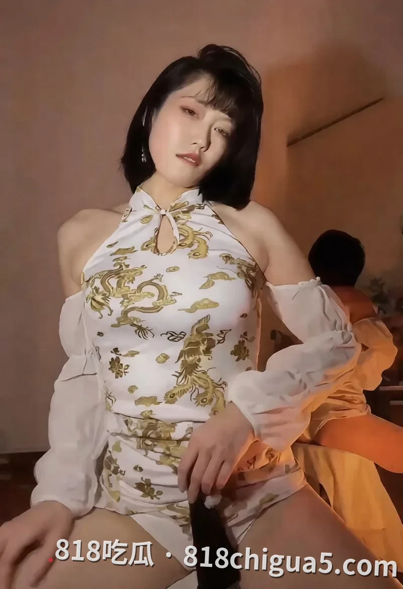 抖音舞蹈老师紫月定制古风肚兜比基尼骚舞,巨乳狂晃臀穴全开性感撩人到爆,私密热舞视频流出直接把欲望拉满!