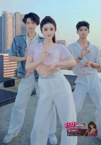 抖音70万粉周子冉早期私密定制视频流出!全裸出镜双指自慰娇喘浪叫,胸前纹身实锤本人!