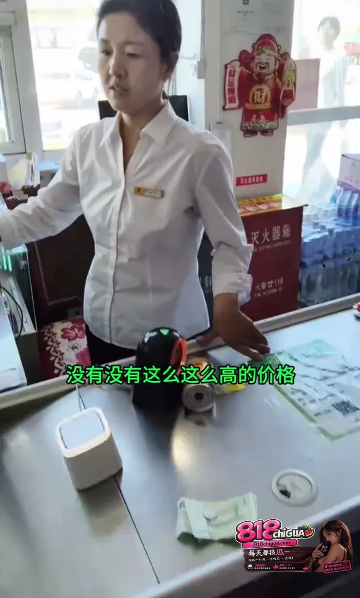 “白嫖”新套路?嫌服务区红牛贵直接拆开喝完,反手找人理论简直刷新三观!