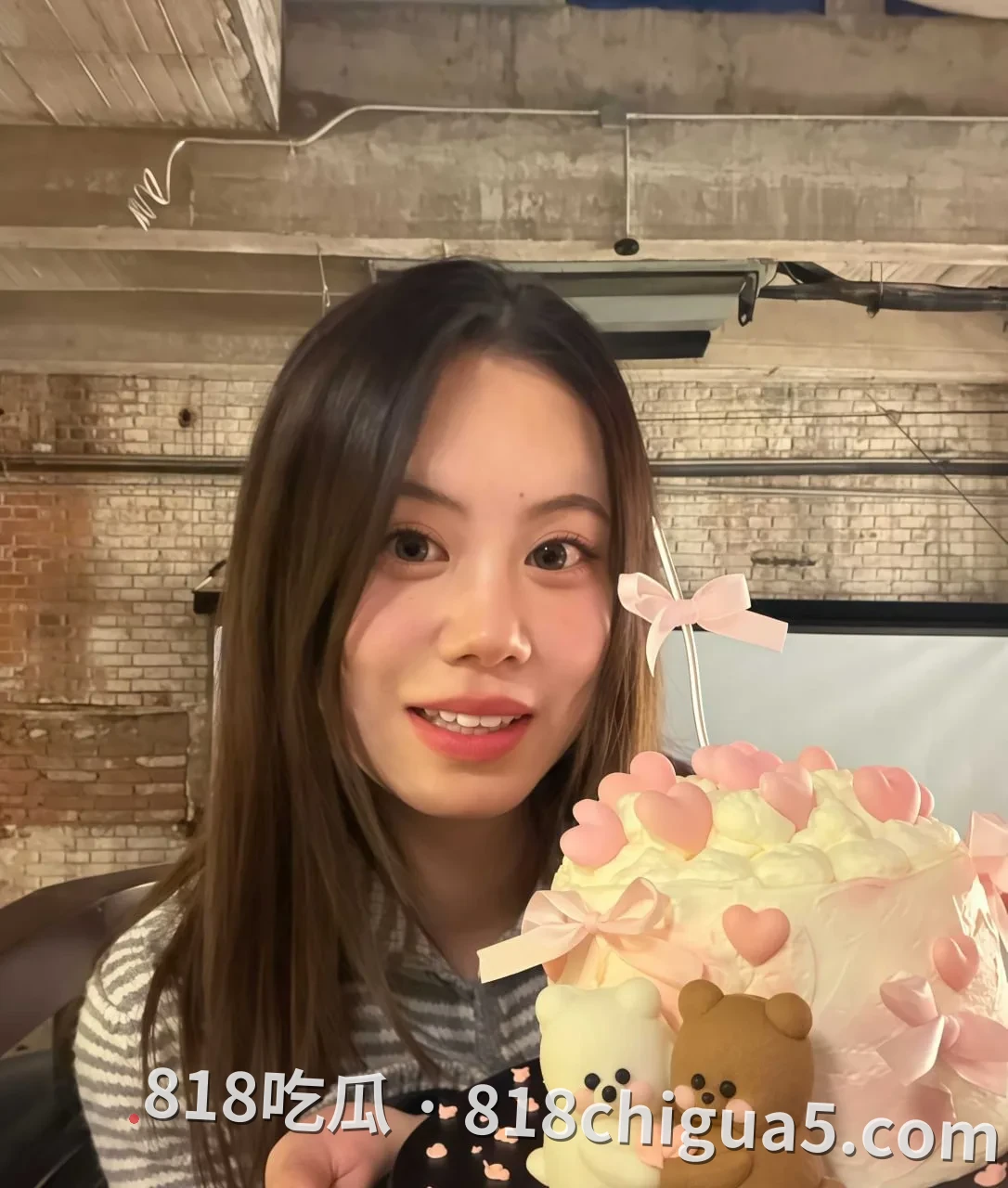 布里斯托大学 魏紫芯 清纯外表私下偷情闺蜜男友 被各种调教后沦为母狗