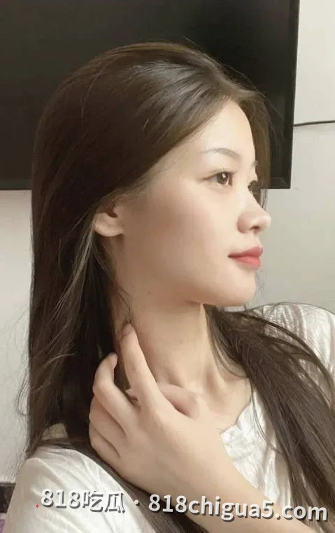 广西精神小妹【王欣妍】与男友性爱自拍视频流出！第一视角露脸拍摄，主动吃鸡吞吐肉棒，骚劲十足一脸媚态！