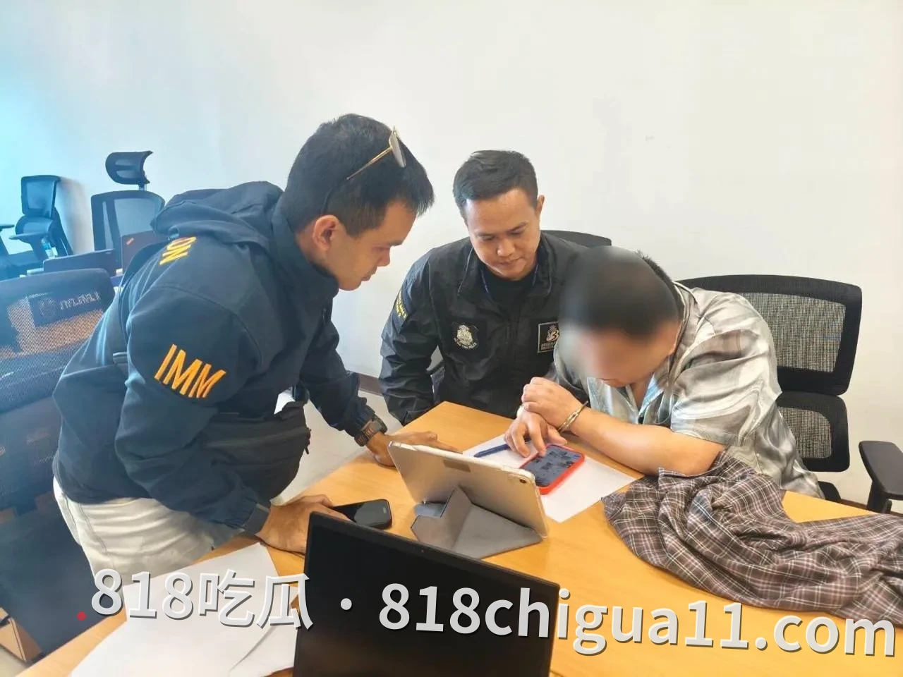 泰国曼谷查获中国籍通缉犯，涉案超20亿铢洗钱案