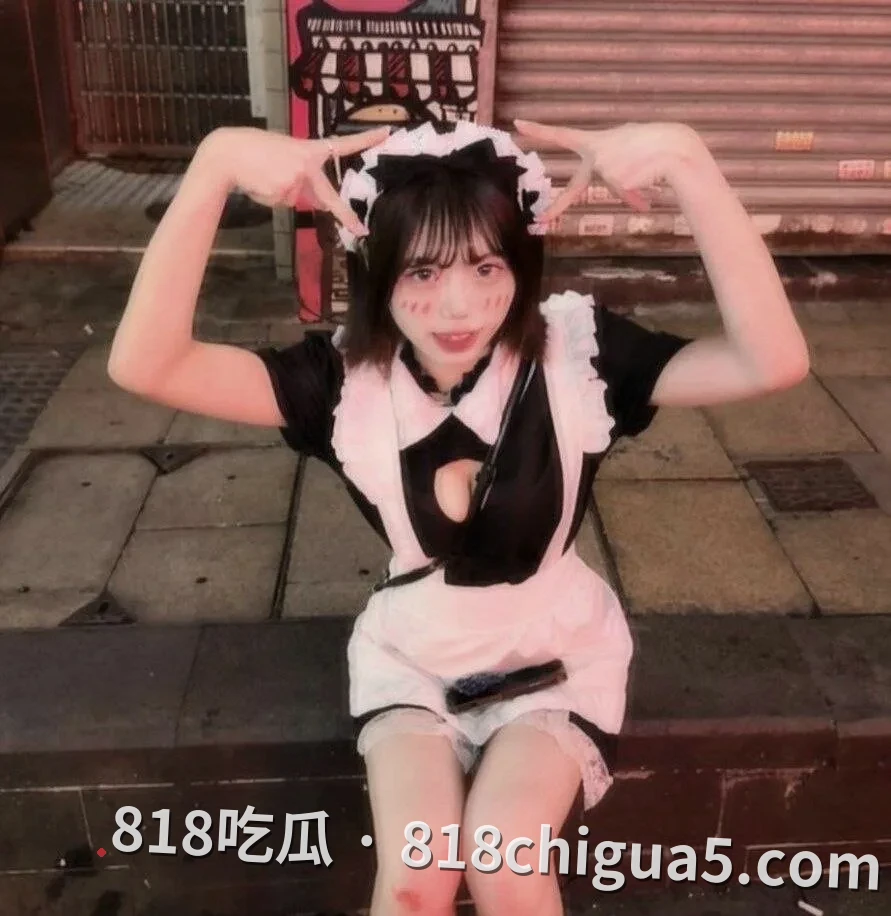 香港IG网红ccl06与男友性爱私拍流出 白天软妹嫩妹 晚上淫荡母狗