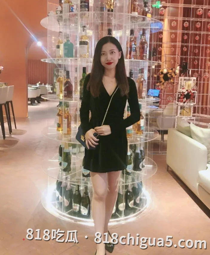 极品反差少妇【岁月了然】趁着老公加班出轨隔壁老王！被大屌狂凿，撞击声响彻房间，彻底操到神志全无！